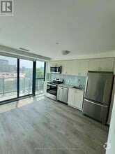 Building Photo - 325-325 Yorkland Blvd
