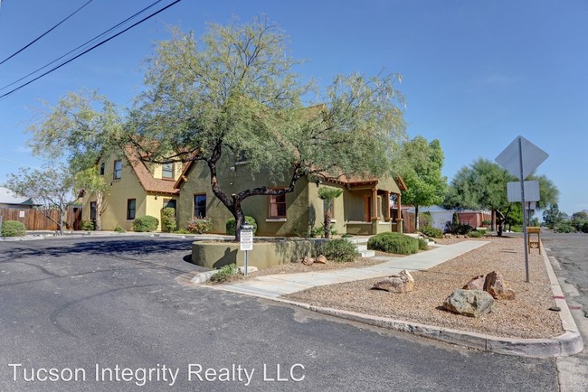 Building Photo - 5 br, 2 bath Room For Rent - 1065 N. 3rd Ave