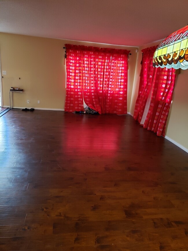 Sala de estar - 13508 Doty Ave