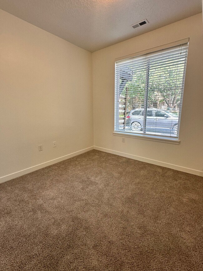 Foto del edificio - 11303 S River Heights Dr
