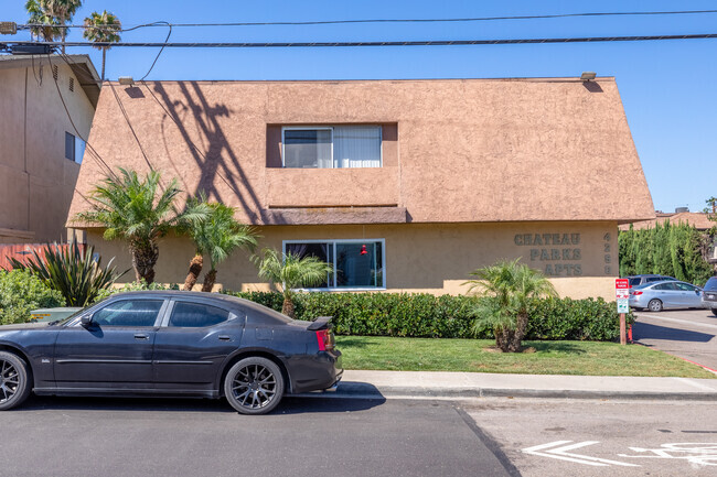 Frente a la calle - Chateau Parks Apartments