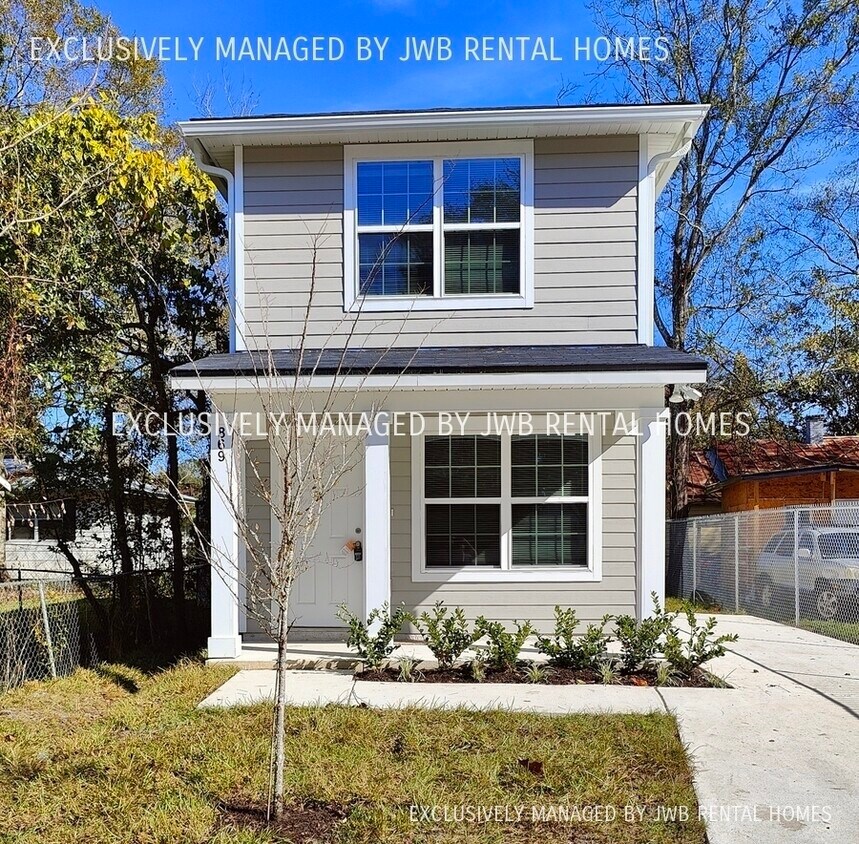 Primary Photo - 869 Line St