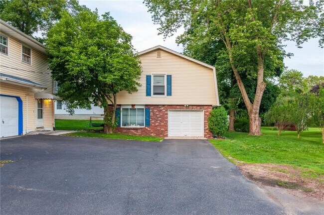 Frente de la casa - 368B Summerhill Rd