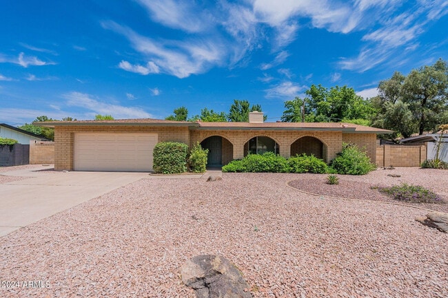 Building Photo - 110 W Seldon Ln