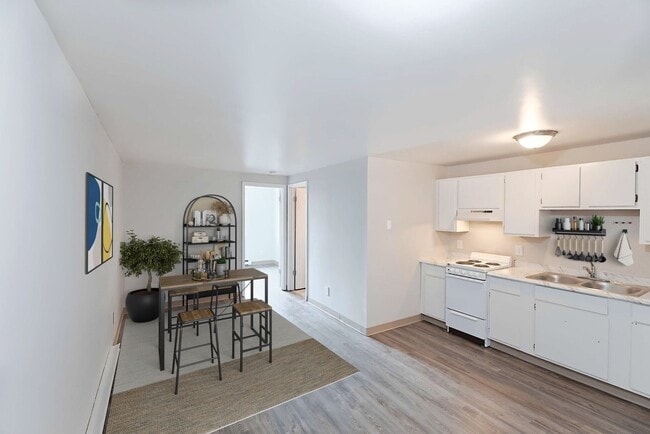 Interior Photo - Maplewood Central