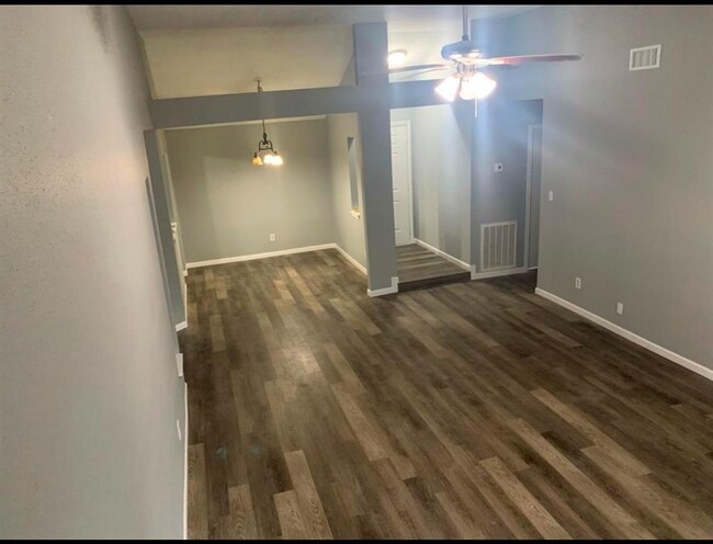 Foto del edificio - 2606 Carson Dr