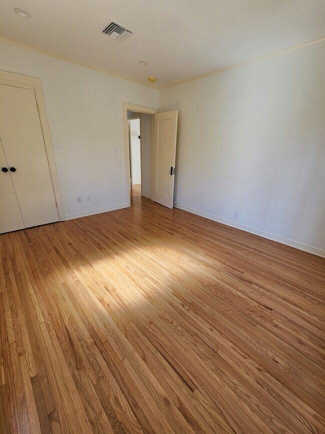 Foto del edificio - 2115 Overland Ave