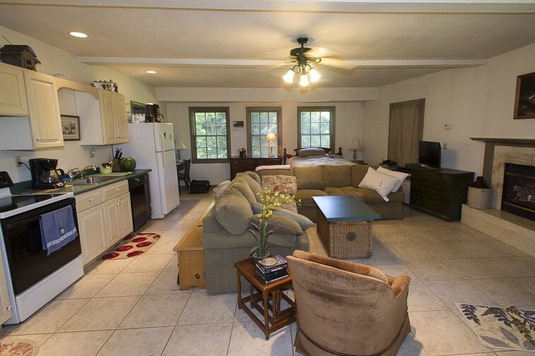 Foto principal - 88 Tinker Hill Rd