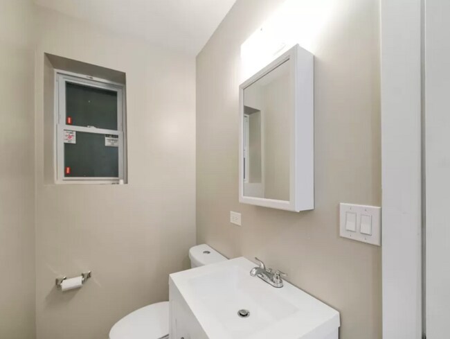 Building Photo - 3856 W Diversey Ave