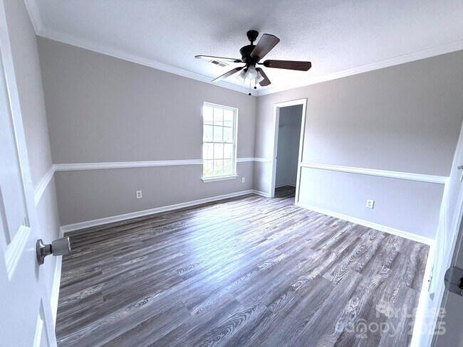 Foto del edificio - 5316 Fernhill Dr