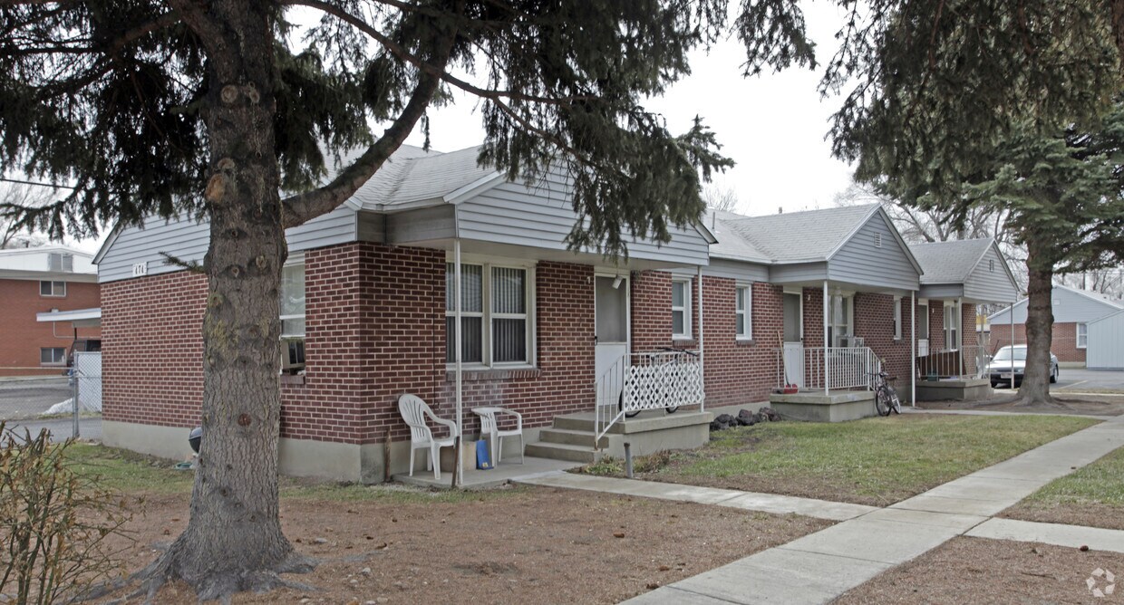 Primary Photo - 464-474 E Lambourne Ave