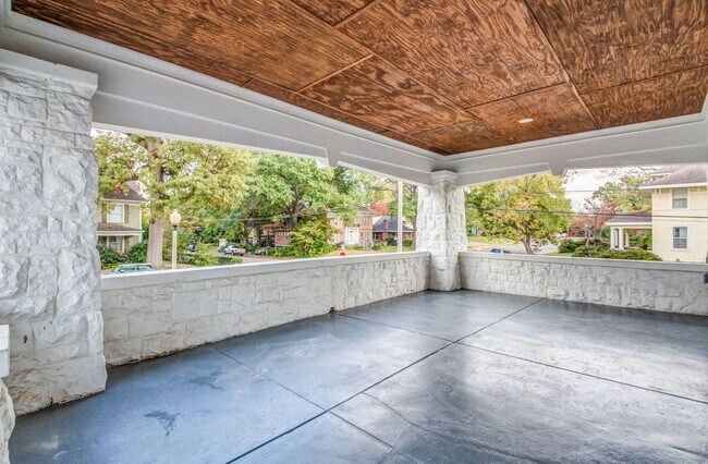 Foto del edificio - Elegant Midtown Memphis Single-Family Home for Lease