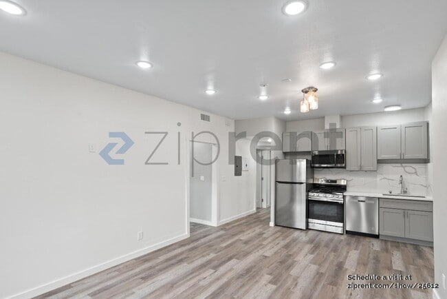 Building Photo - Unit