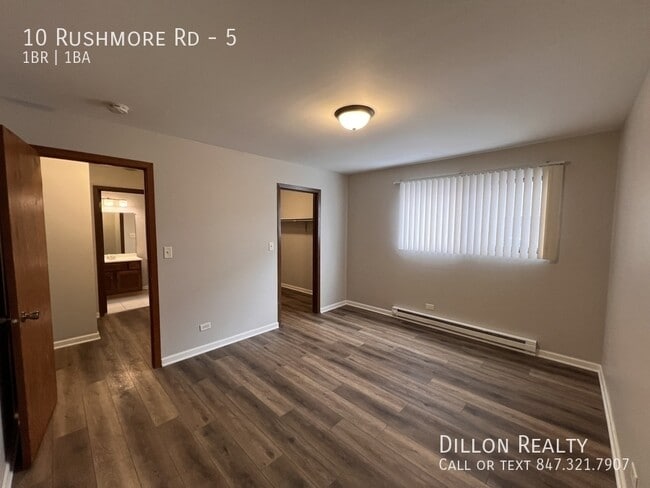 Foto del edificio - 10 Rushmore Rd