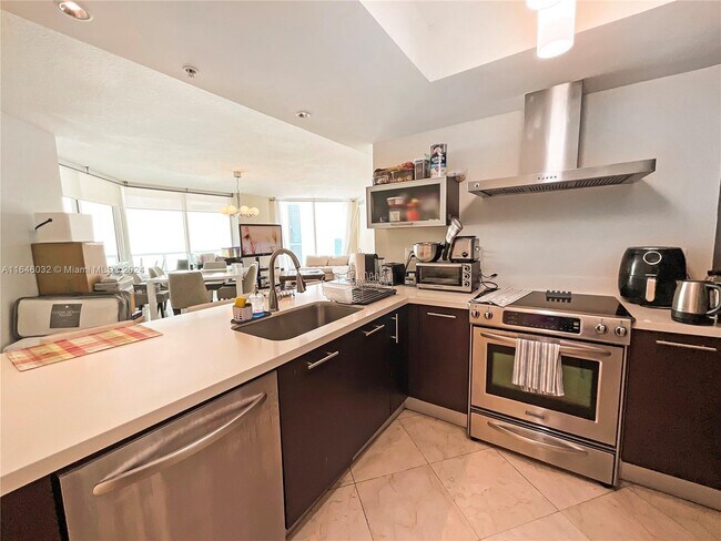 Building Photo - 150 Sunny Isles Blvd
