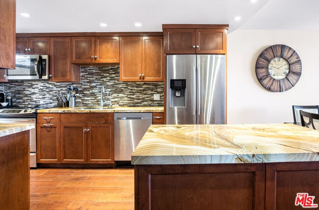 Foto del edificio - 4316 Marina City Dr