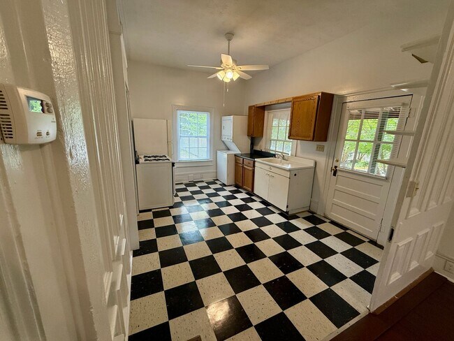 Foto del edificio - Two Bedroom with Great Screened Porch!