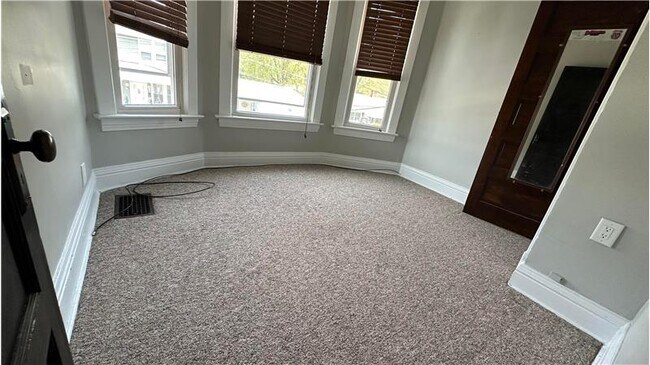 Building Photo - 37 Arcadia Ave