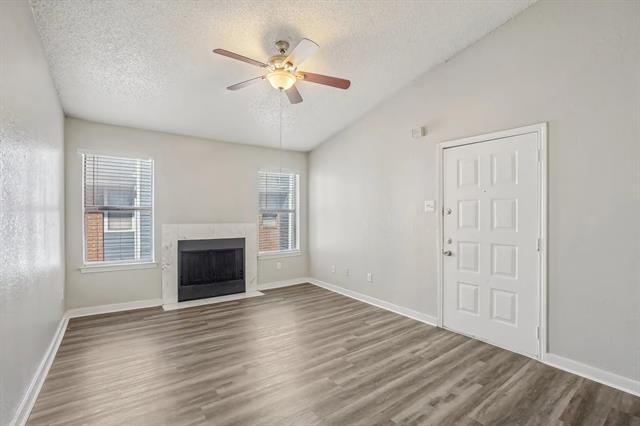 Foto del edificio - 9180 Forest Ln