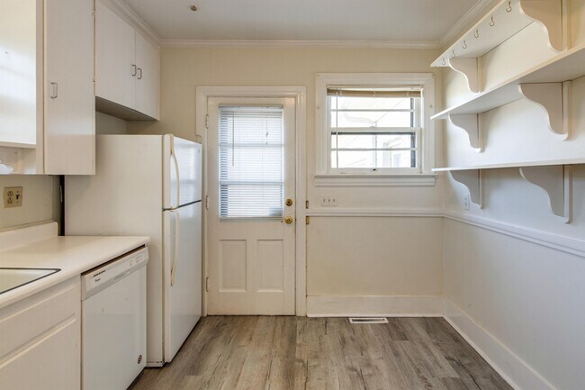 Foto del edificio - 1030 Grassland Ln