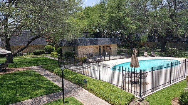 Pool and Office - 3101 Oakview Dr