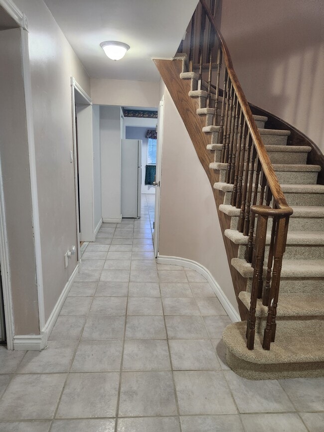 Building Photo - 1603 Baggins St