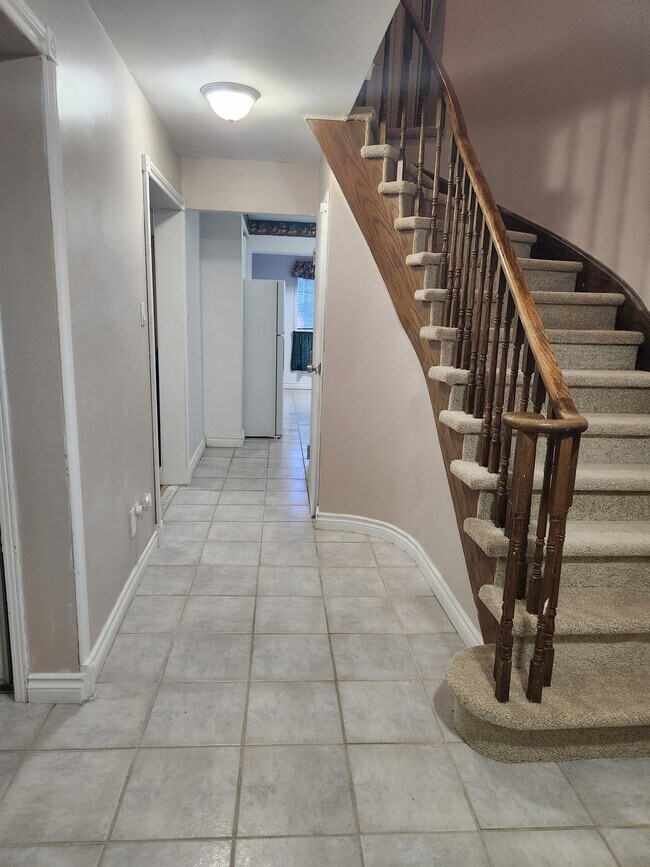 Photo du bâtiment - 1603 Baggins St