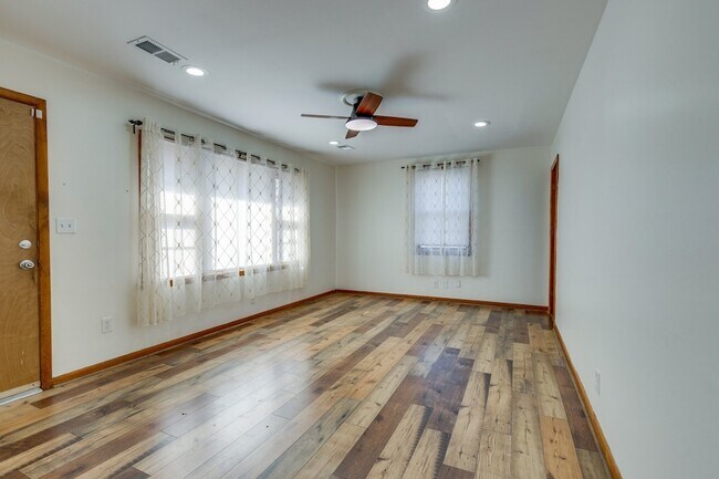 Building Photo - 2728 Nodyne Dr