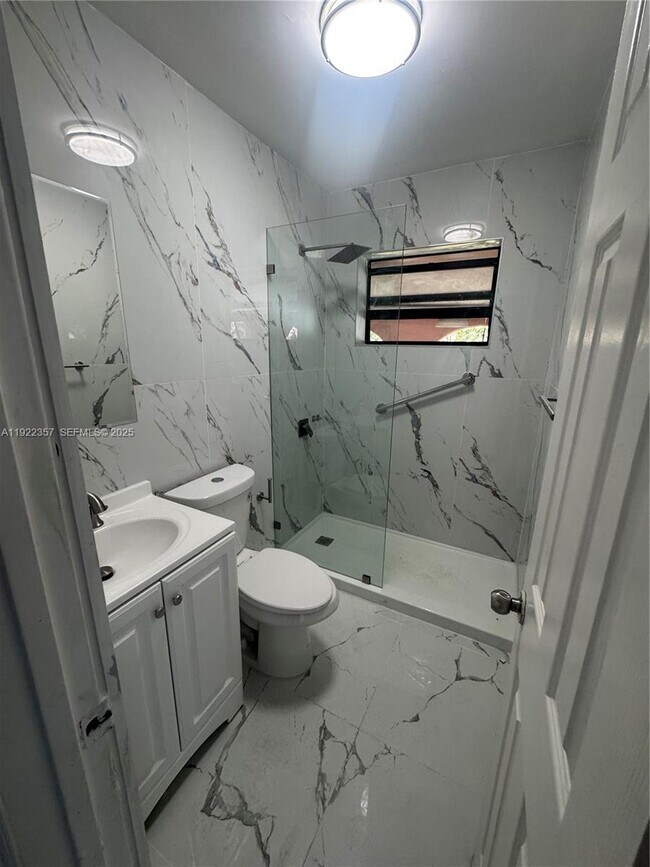 Foto del edificio - 1171 NE 161st Terrace