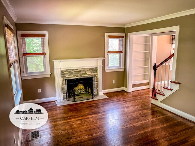 Building Photo - Beautifully updated 4 bedroom, 3 full bath...
