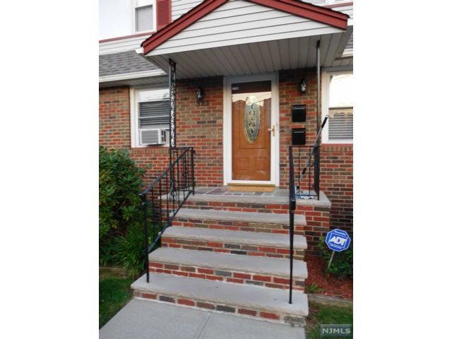 Building Photo - 323 8th St