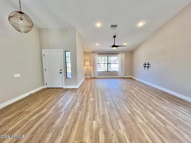 Building Photo - 10889 E Kalil Dr
