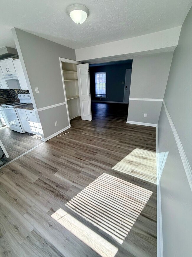 Foto del edificio - 2472 Woodhill Dr