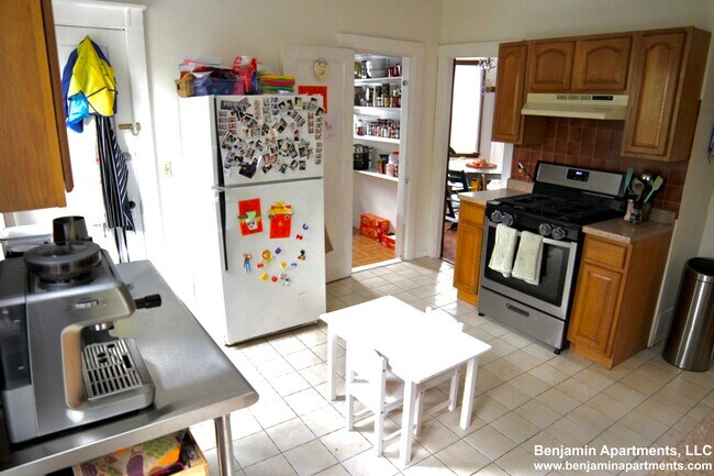 Cocina - 385 Pond Ave