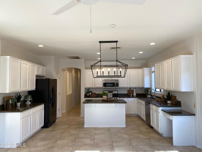 Building Photo - 6857 S Birdie Way