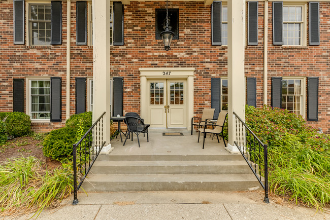 Building Photo - 2 Bed, 2 Bath Condo near St. Matthews