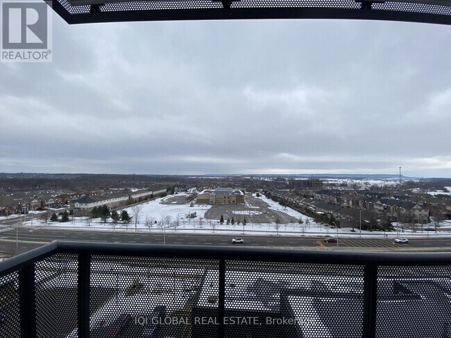 Photo du bâtiment - 2450 Old Bronte Rd