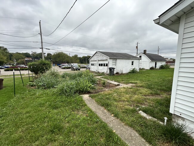 Building Photo - 908 Garfield Ave