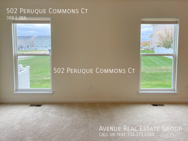 Building Photo - Amazing Townhome!