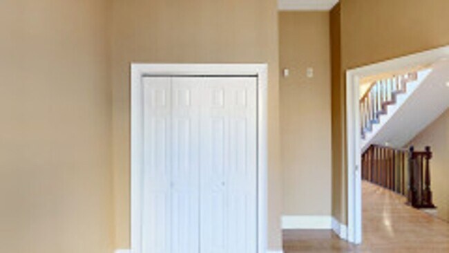 Building Photo - Bay Village 2 Bed on Cortes St for September 1st.  Porch, Private Roof Deck, Laundry in Unit