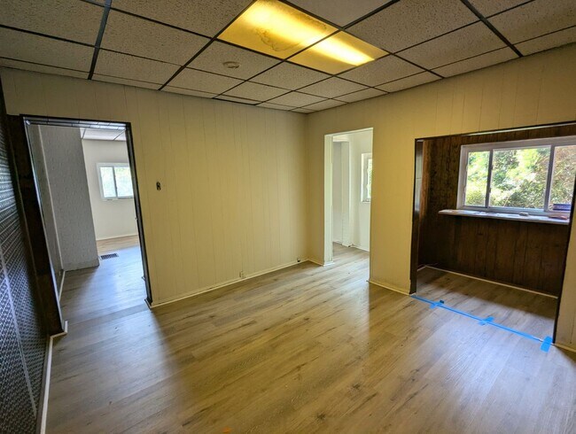 Foto del edificio - Spacious 2 bedroom 1 bathroom single famil...
