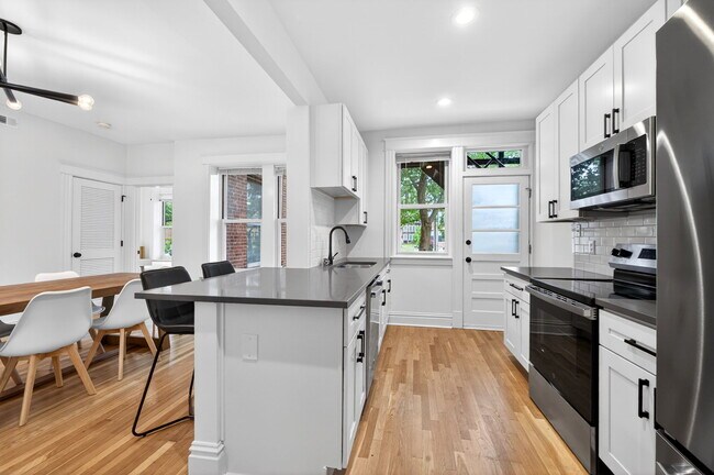 Building Photo - MOSAIC - 718 Limit - Now Leasing 2027/2028
