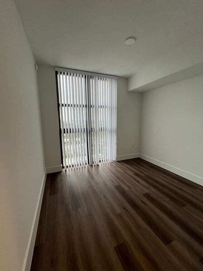 Foto del edificio - 2722 SW 28th Ave