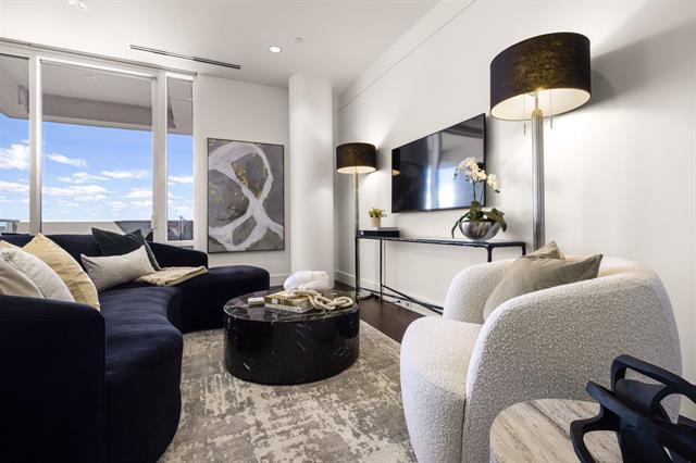 Foto del edificio - 2408 Victory Park Ln