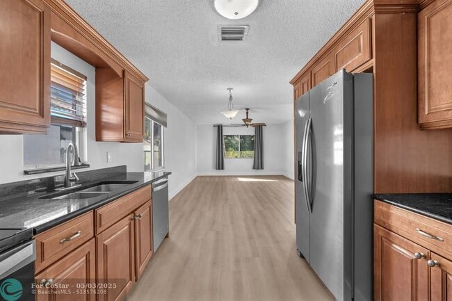 Foto del edificio - 1801 SW 120th Terrace