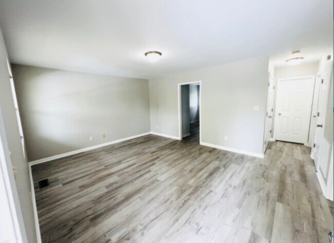 Building Photo - 1143 Alexander St
