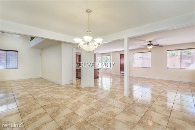 Building Photo - 4 br, 2.5 bath House - 145 Honors Course Dr