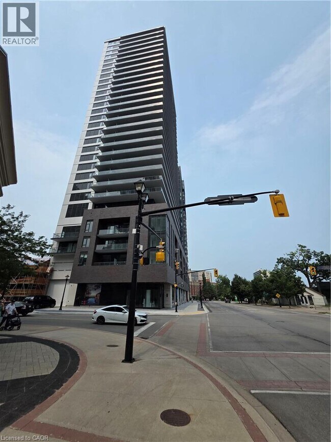 Photo du bâtiment - 2075 Lakeshore Rd.