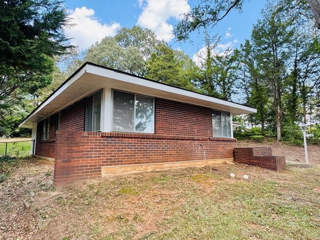 Building Photo - Hello Sunny 3 Bedroom / 1 Bathroom in Mont...