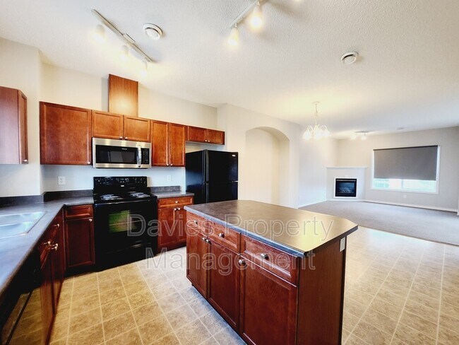 Building Photo - 3010-3033 33 Ave NW